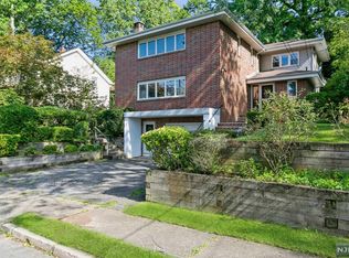 101 Overlook Ter, Leonia, NJ 07605