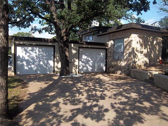 3rd image of 908 Wade Dr