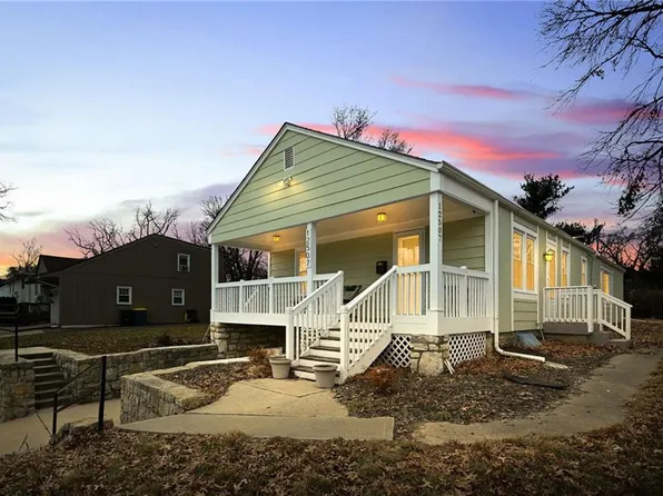 12507 Johnson Dr, Shawnee, KS 66216