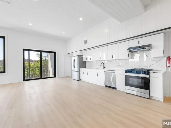 114 Pine Street image 9 of 35