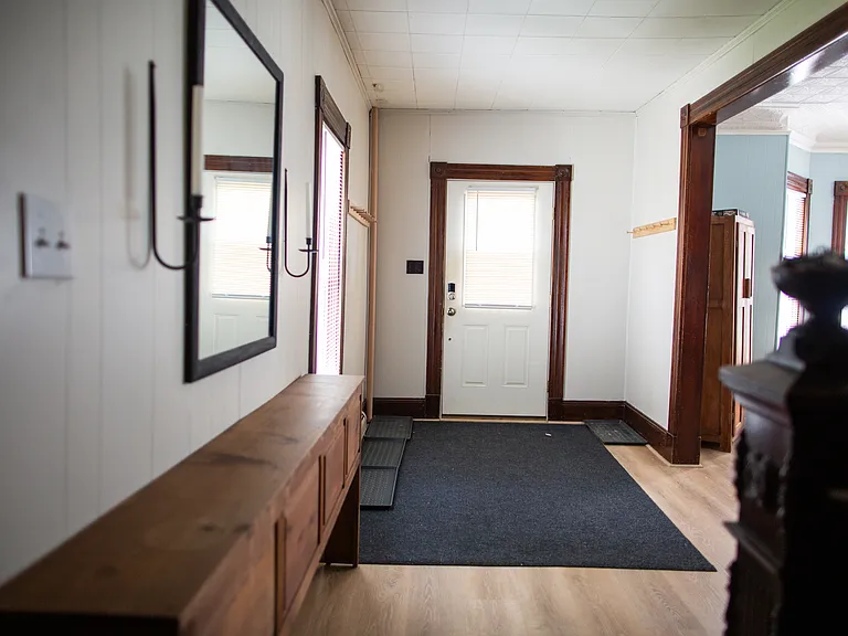 68 Railroad St — Photo 2