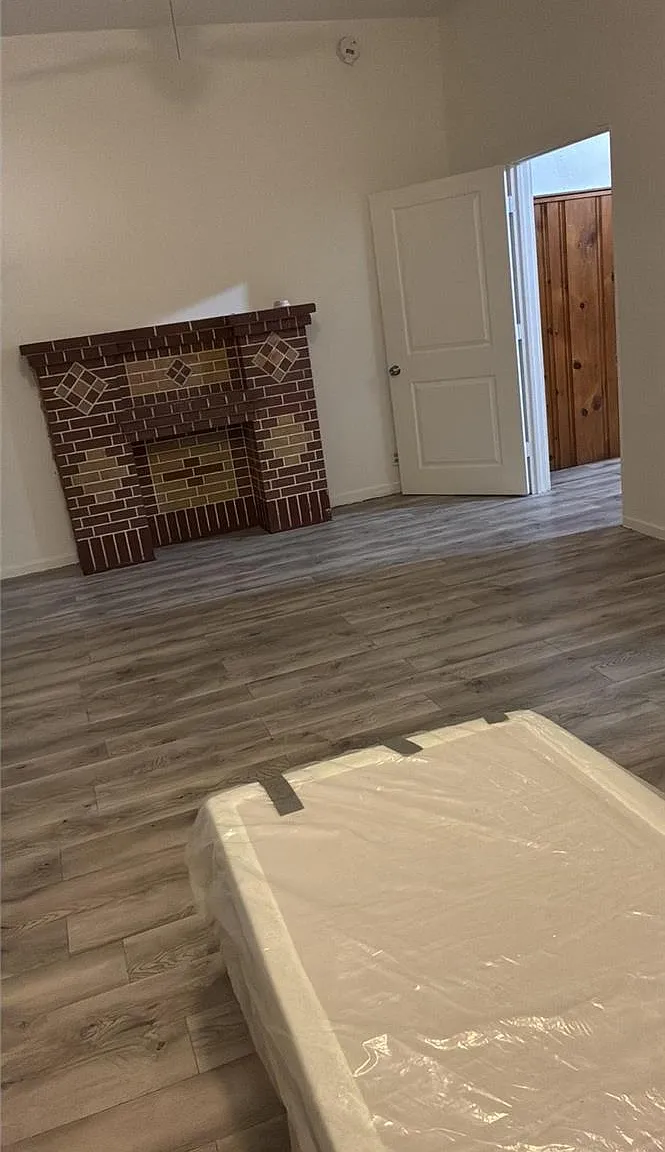3 bed, 1.0 bath, 1600 sqft, $1,999 — Photo 3