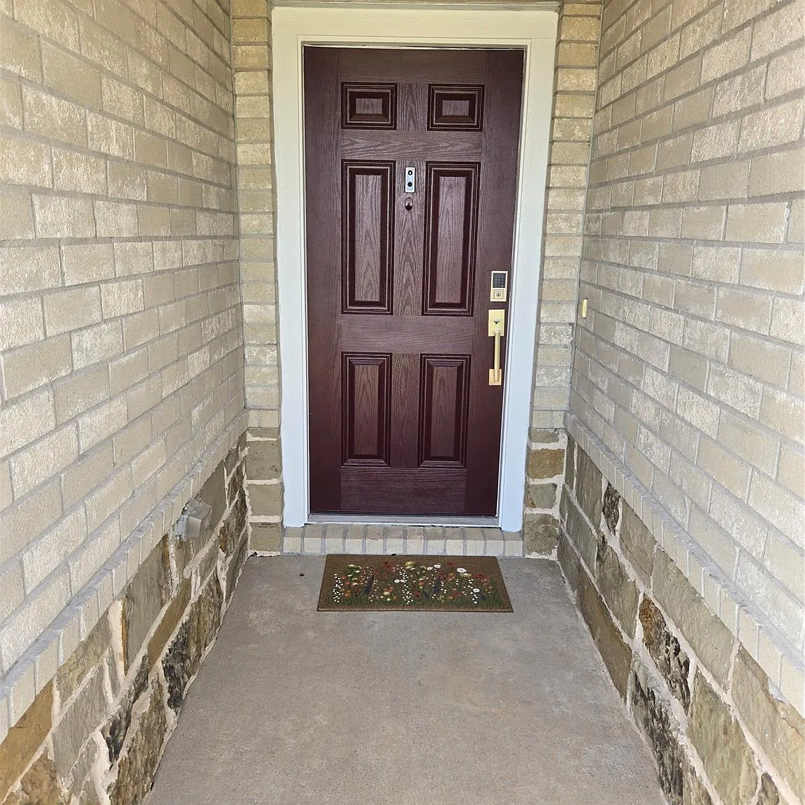 3 bed, 2.0 bath, 1558 sqft, $2,300 — Photo 2