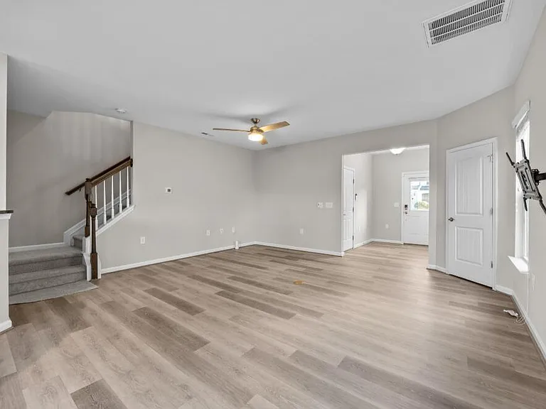 1049 Laceflower Dr — Photo 10