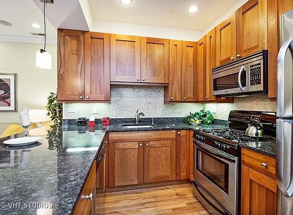 4th image of 916 W Schubert Ave #2
