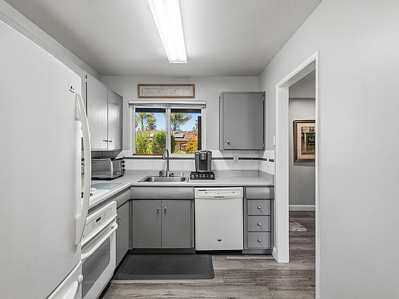 4th image of 110 Allan Avenue
