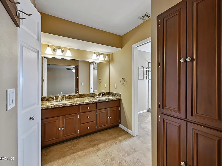 324 W Willow Ave — Photo 21