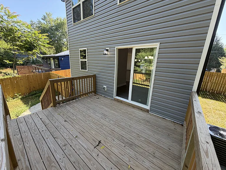 2036 Harrison Ave — Photo 31