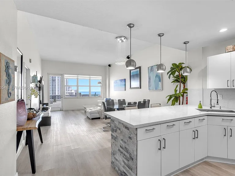3725 Ocean Dr #Penthouse 03 — Photo 6