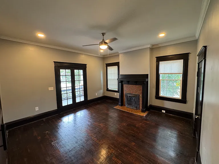 2112 S Main St #1 — Photo 4