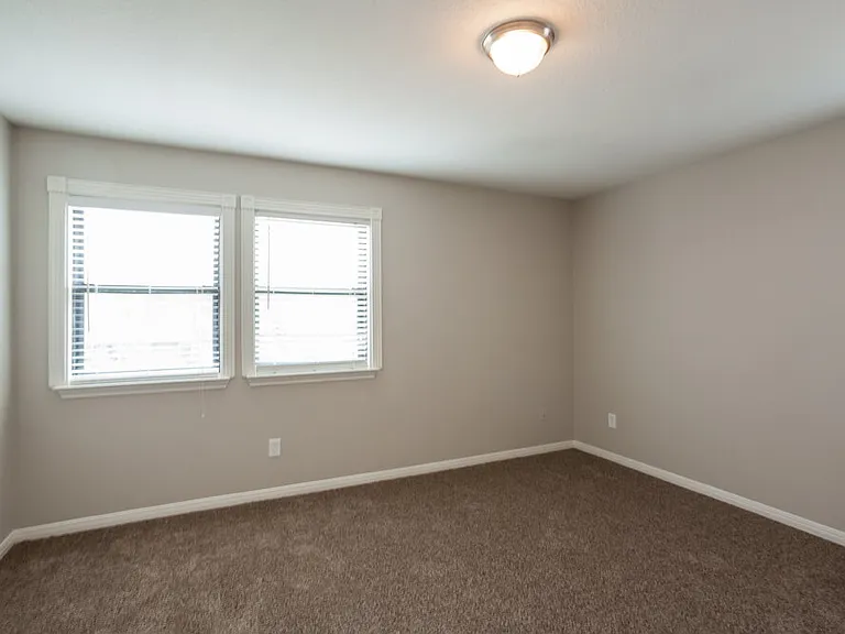 501 W Hunters Ln — Photo 12