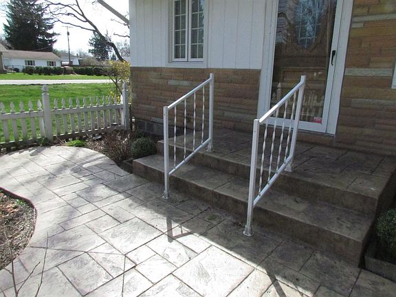 2nd image of 613 N Mohawk Ave