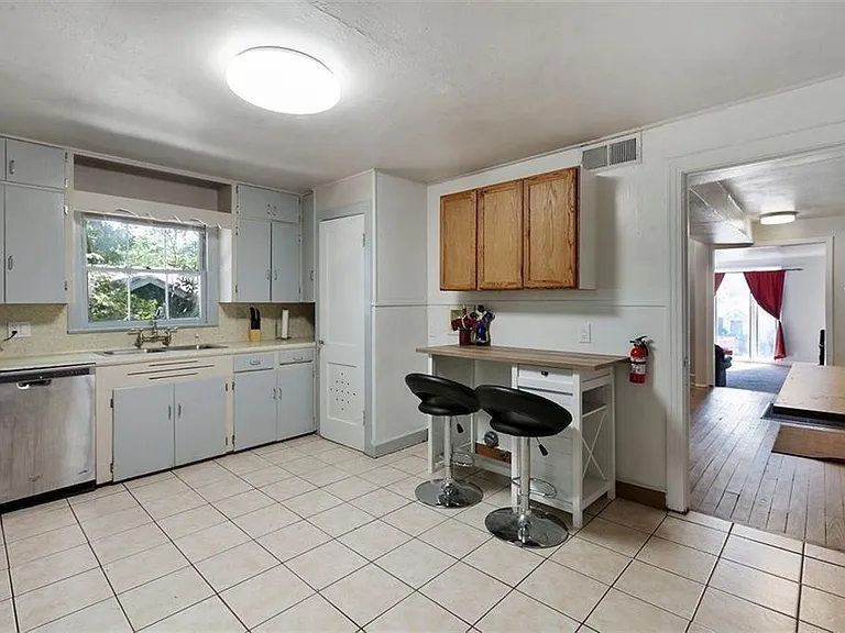 3306 Liberty St — Photo 5
