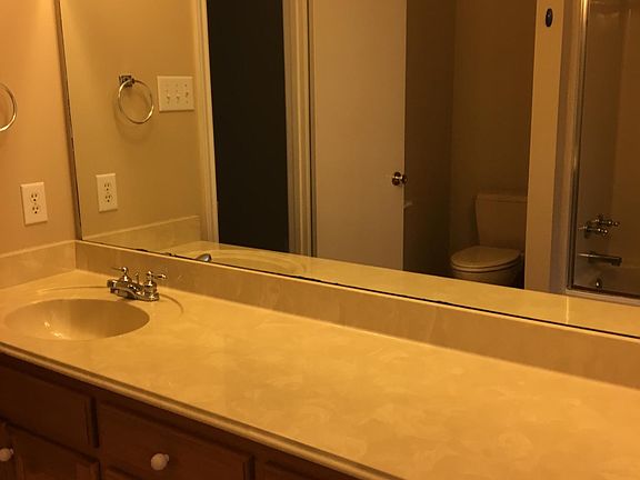 4th image of 821 Oakview Dr