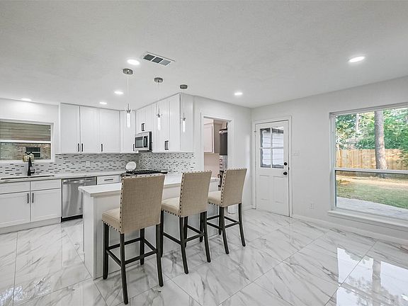 3rd image of 4023 Laverock Rd
