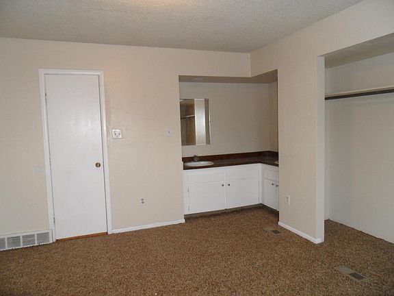 Main Floor Master Bedroom/Bath