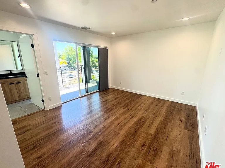 5638 Woodman — Photo 17
