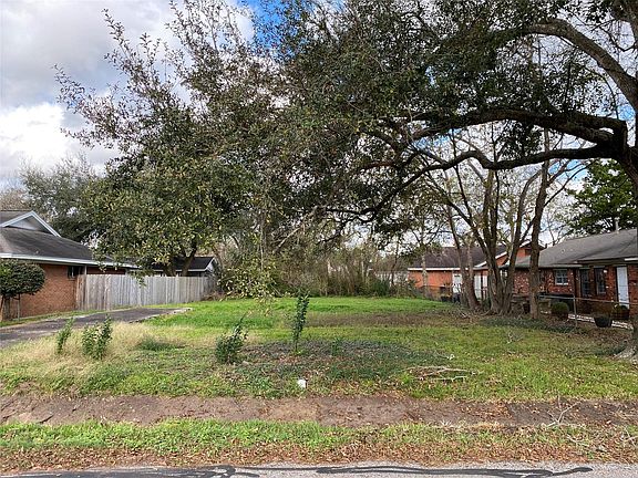 2nd image of 606 Fannin St