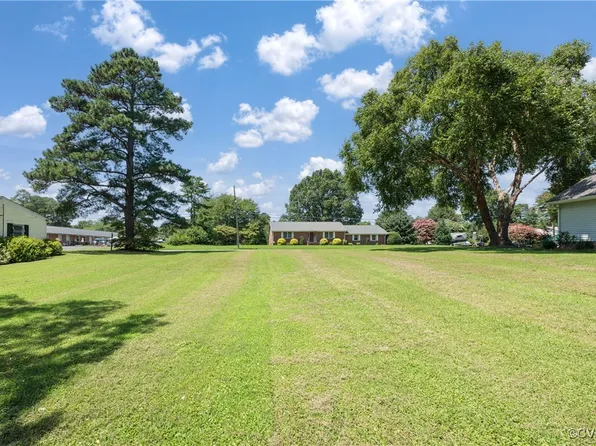 341 Cross St, Urbanna, VA 23175