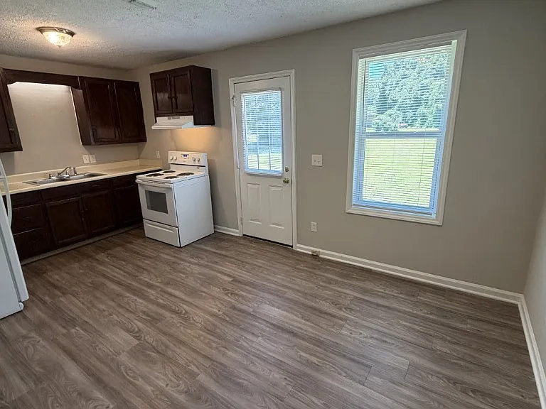 360 Creekwood Ct #B — Photo 16