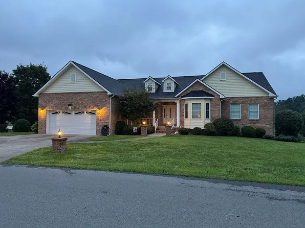 1511 Briarwood Dr, Bridgeport, WV 26330