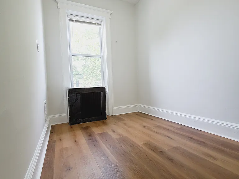 133 Boyd Ave #2L — Photo 6