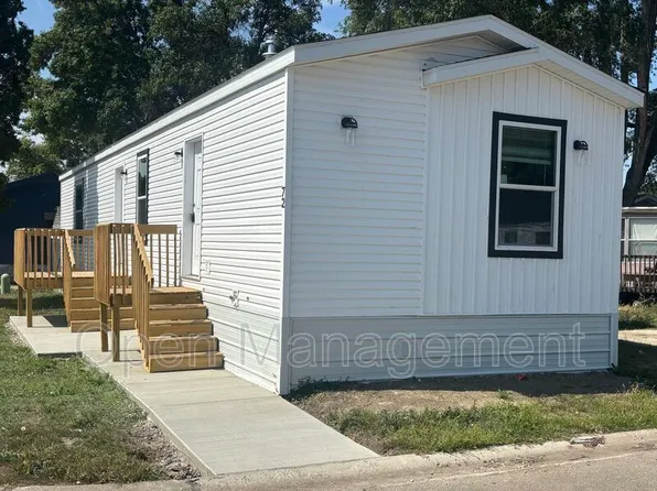 725 S 12th St, Bismarck, ND