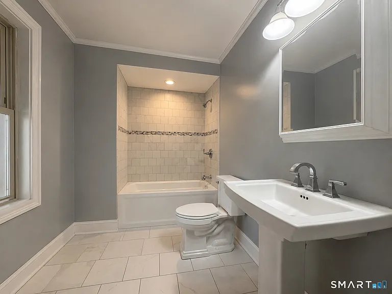 18 Fleetwood Ave — Photo 17