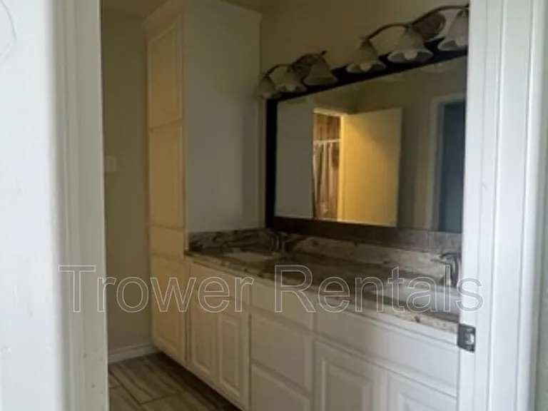 4011 E Everglade Ave — Photo 25