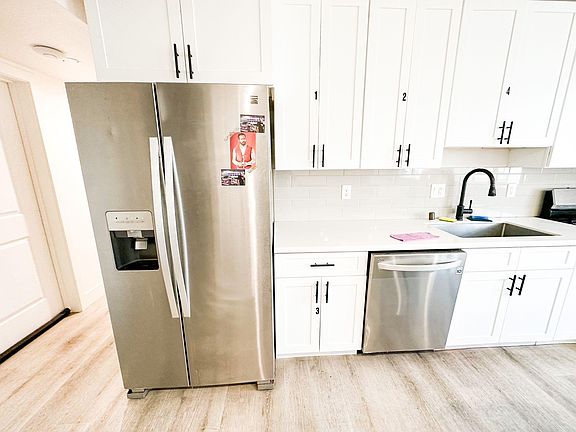 5th image of 1479 W 36th St #303