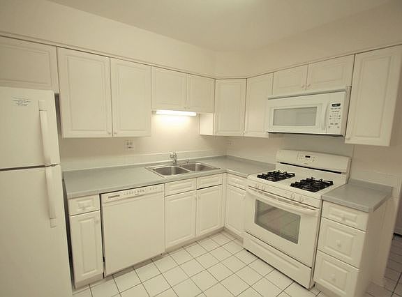 4th image of 1250 Park Ave W APT 403