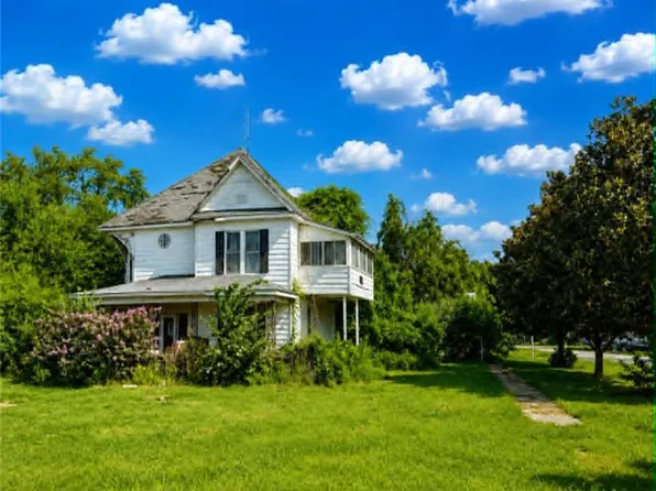 217 E Walnut St, Columbus, KS 66725