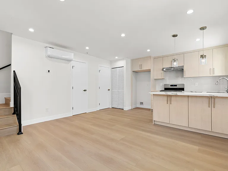 1133 N Maryland Ave #B — Photo 5