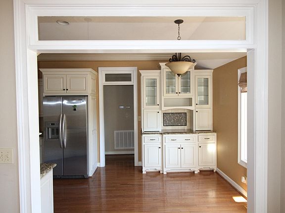 3rd image of 104 Club House Ct