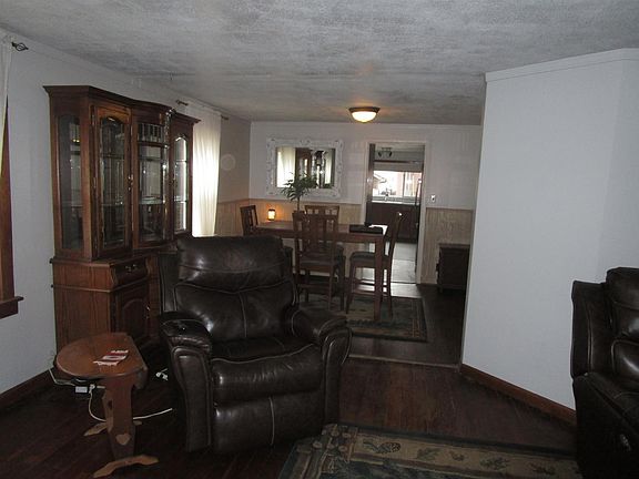 4th image of 203 S 1st St