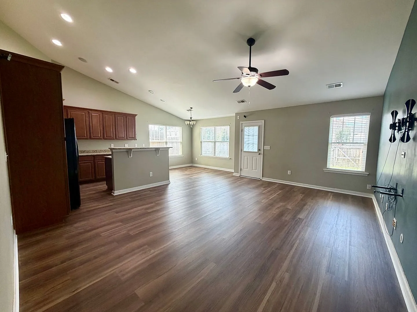 Single Story Home in Hunter's Crossing! — Photo 1