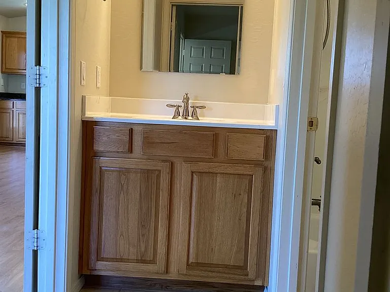 943 W Lookout Rd — Photo 7