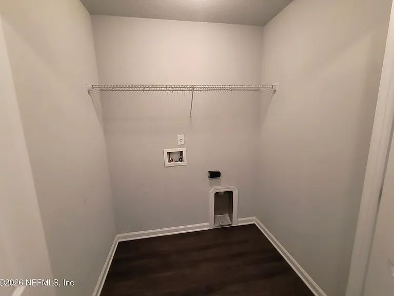 1211 Sarahs Landing Dr — Photo 16