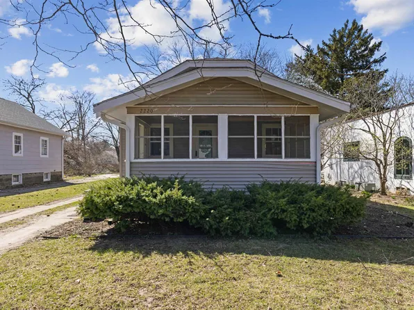 2220 Melrose St, Rockford, IL 61103