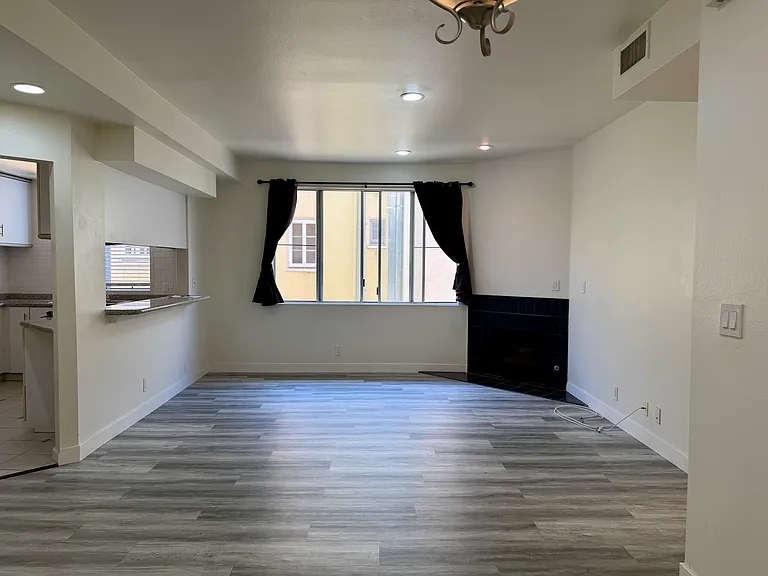 211 S Poinsettia Pl — Photo 6