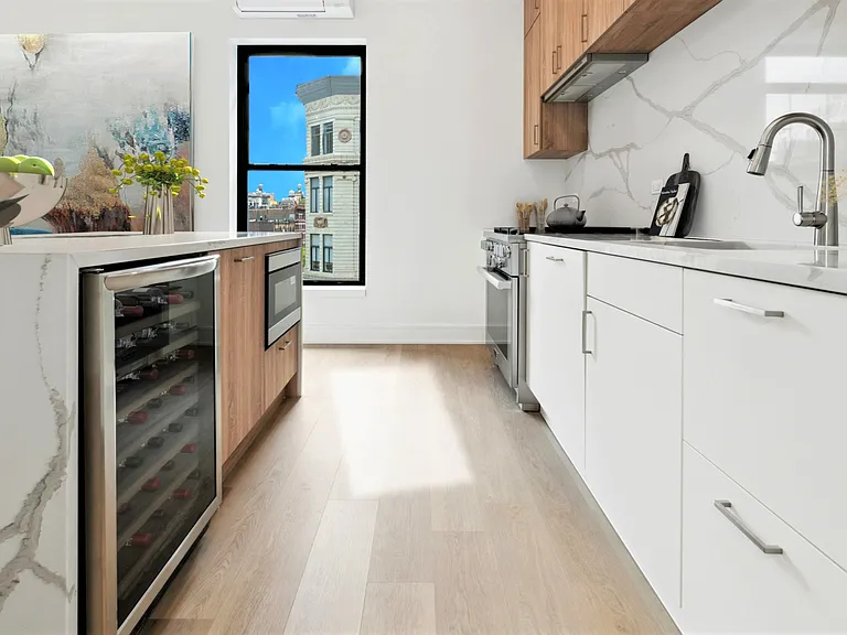 101 W 72nd St #A — Photo 8