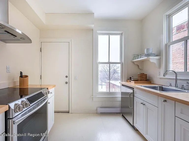 613 Warren St #2 — Photo 7