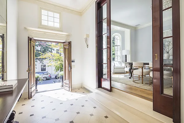 Sold by Compass | media 2