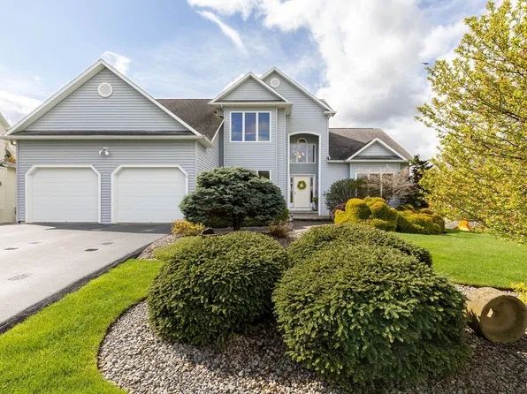 1121 Cornflower Way N, East Syracuse, NY 13057