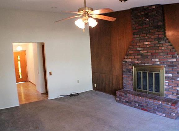 4th image of 2985 Delaware Dr