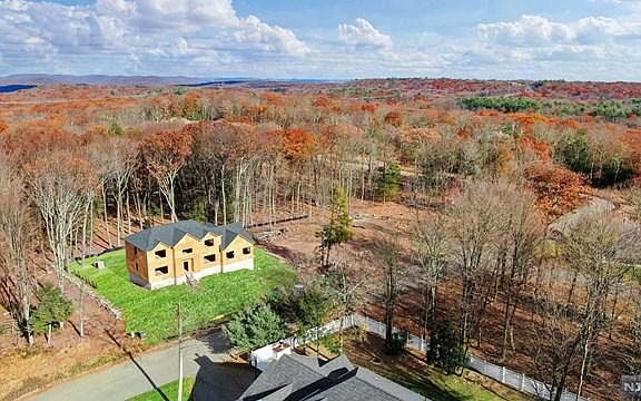 3rd image of 45 Heritage Dr