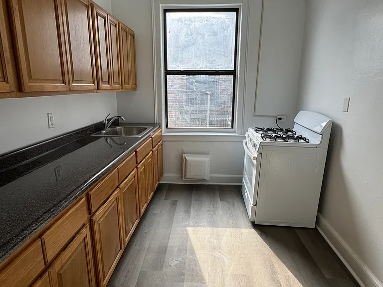 64 Locust Hill Ave — Photo 10
