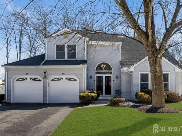 15 Walnut Ct, Matawan, NJ 07747