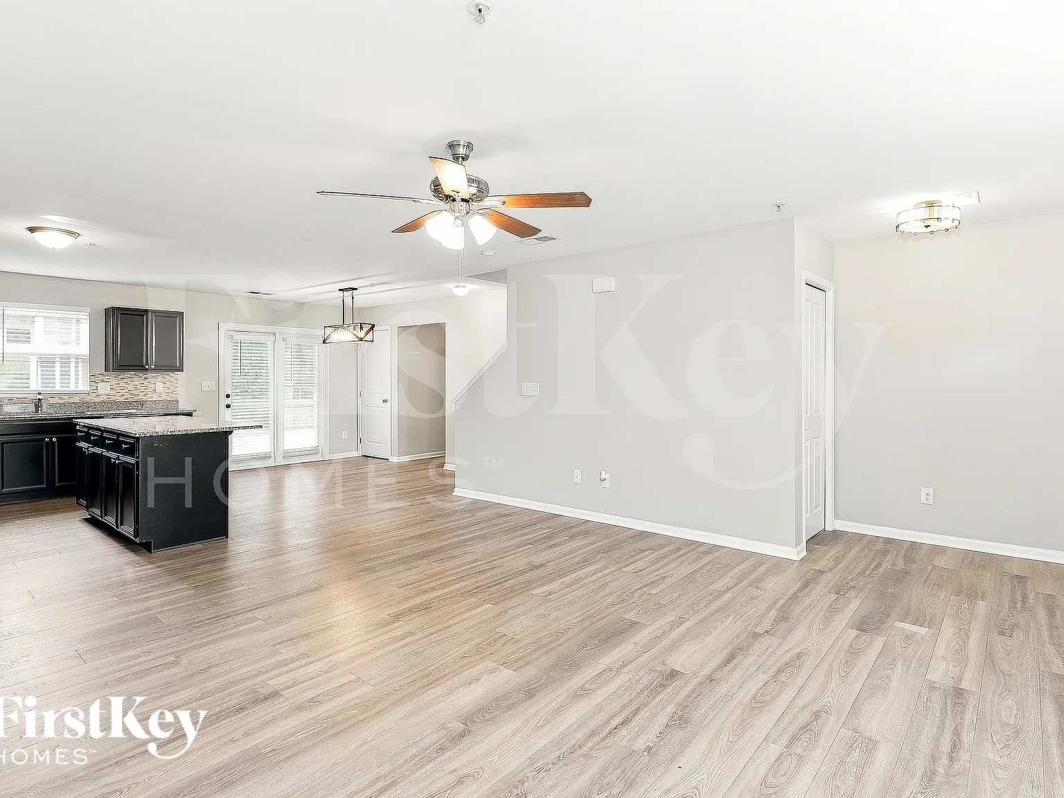 4 bed, 2.5 bath, 2006 sqft, $2,155 — Photo 4