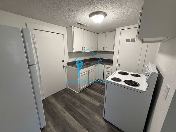 3rd image of 208 N Ash St